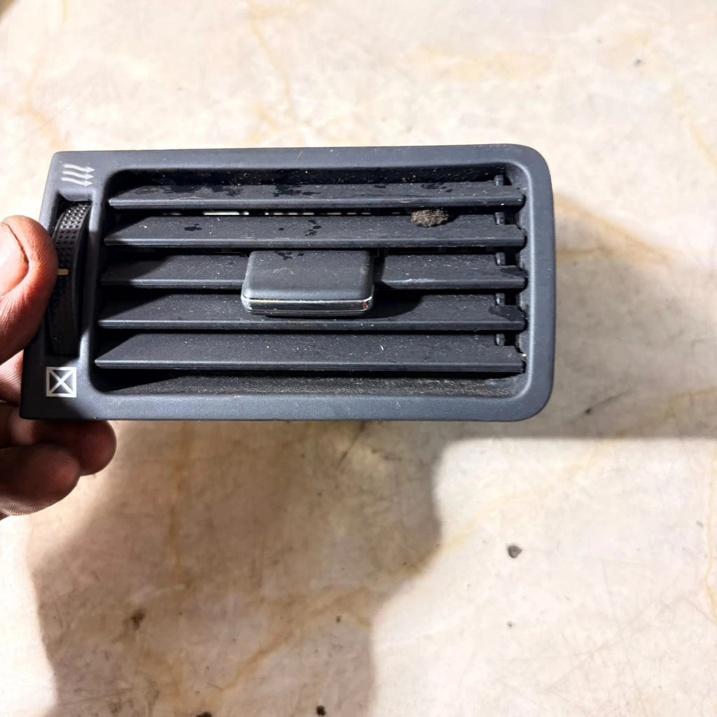 Toyota Avensis T25 2003-2008 LH Dash Heater A/C Air Vent Grille Passenger