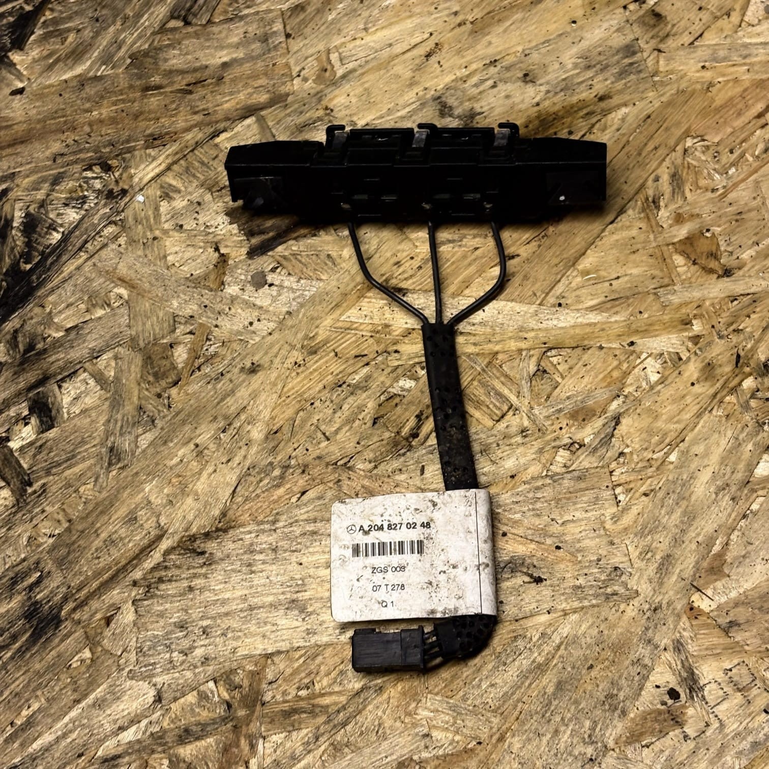 Antenna Amplifier Mercedes-Benz C-Class 204 (W/S/C), A2048270248
