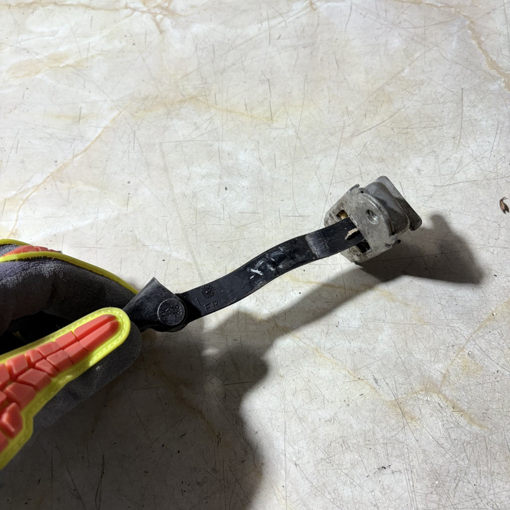 TOYOTA YARIS 2005-2011 LEFT FRONT PASSENGER SIDE CHECK STRAP