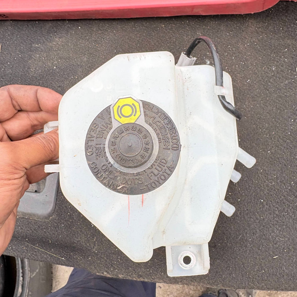 TOYOTA Prius 4 generation (XW50) (2015-2023) Expansion Tank
