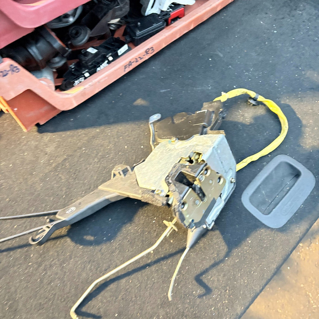 2003 TOYOTA RAV 4 PASSENGER NEARSIDE FRONT DOOR LOCK CATCH