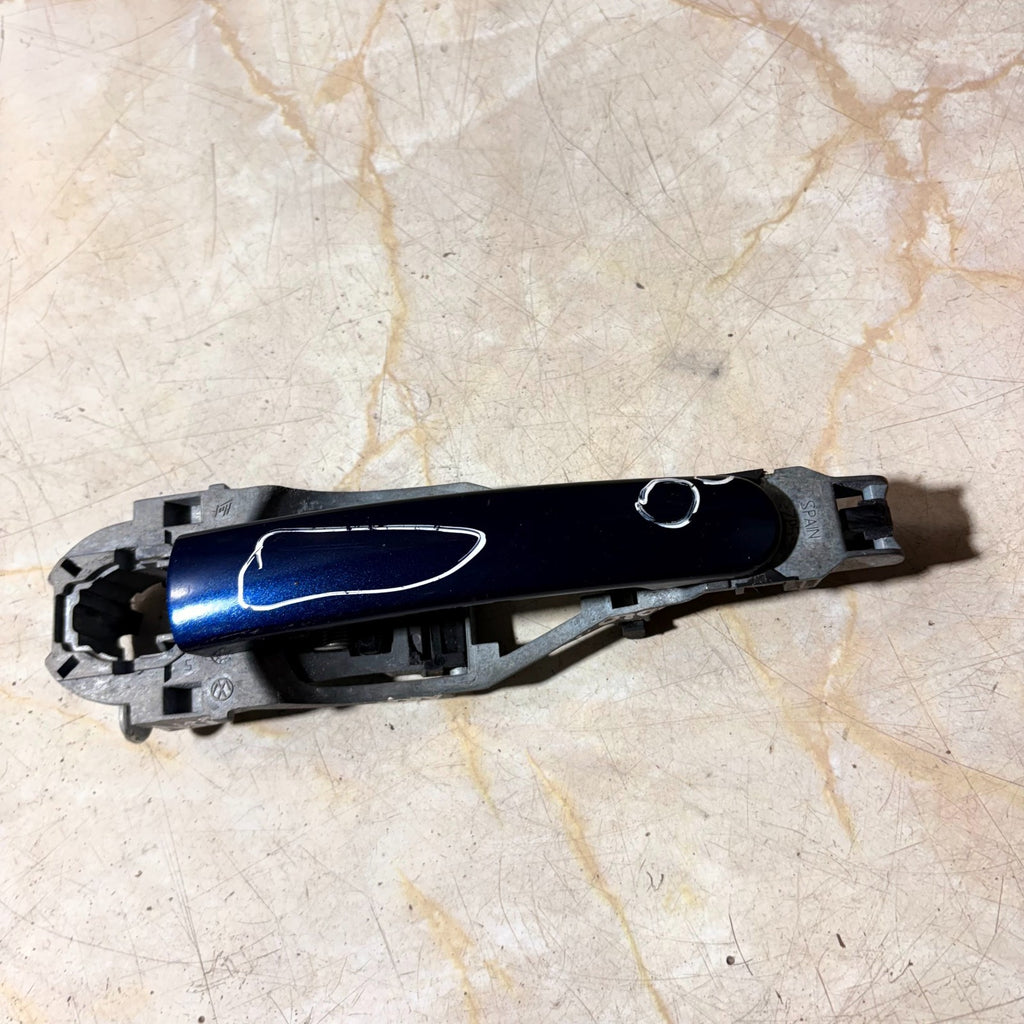 VOLKSWAGEN POLO 2003-2009 DOOR HANDLE EXTERIOR FRONT LEFT SIDE Passenger