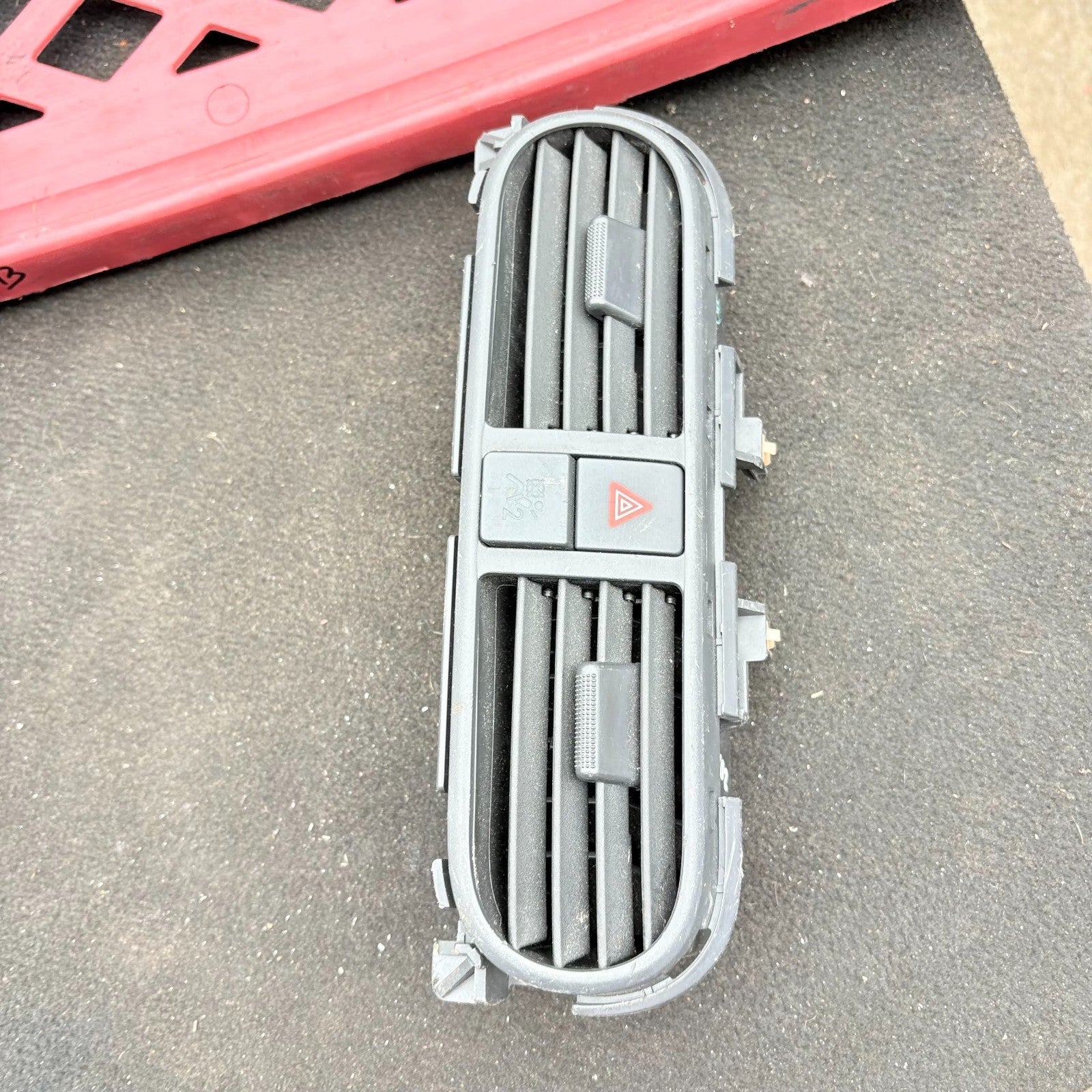 Vauxhall Agila B 2008-2014 Centre Dash Air Vent Hazard Switch 73841-51K0