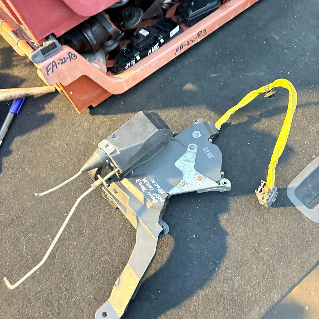 2003 TOYOTA RAV 4 PASSENGER NEARSIDE FRONT DOOR LOCK CATCH