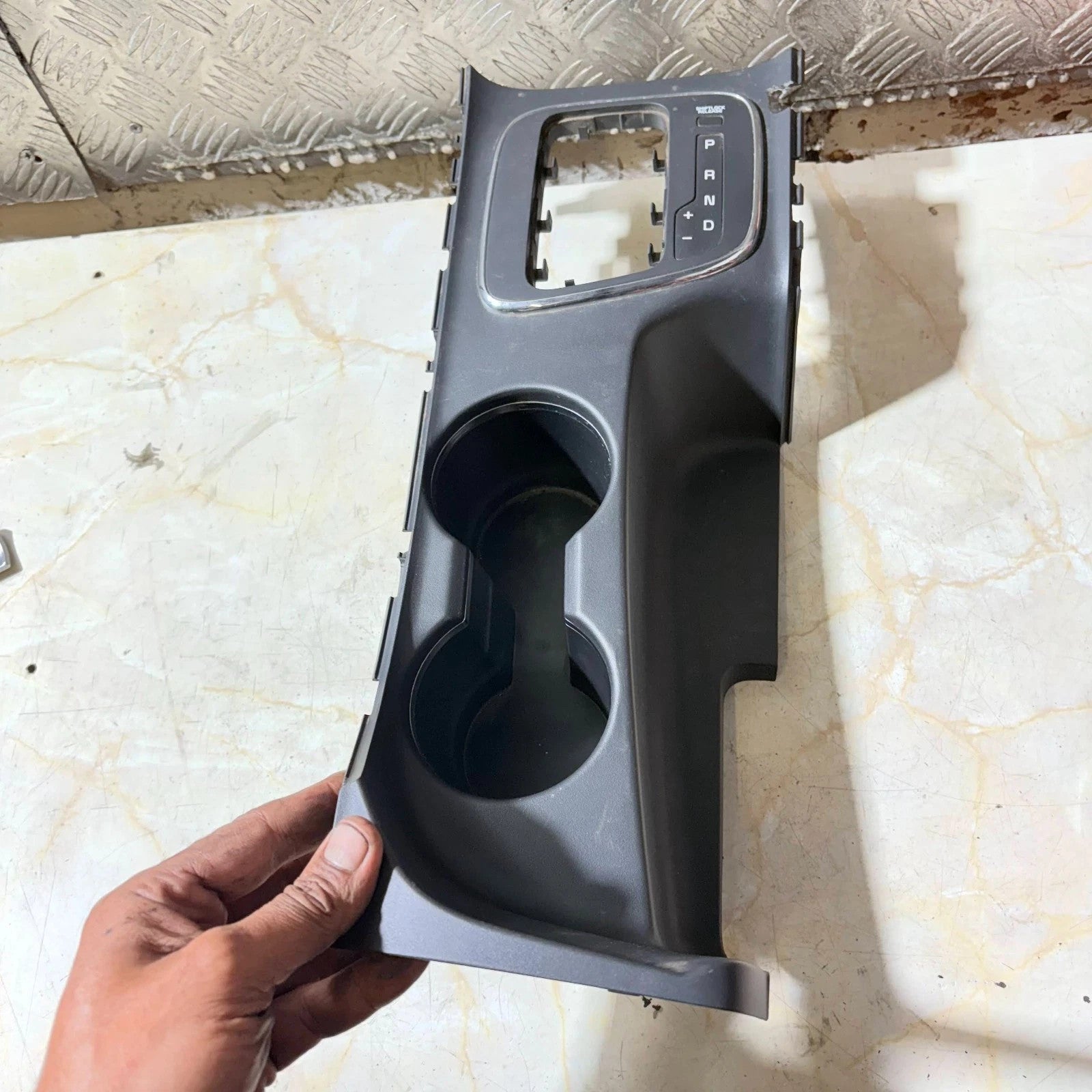 KIA CEED MK2 CENTRE CONSOLE TWIN DOUBLE CUP HOLDER STORAGE 84651-A2900 2012-208