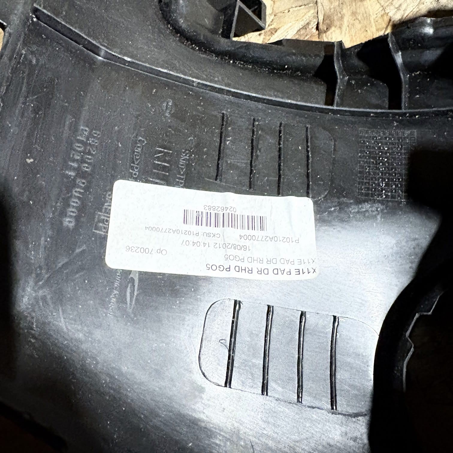 682009U000 Interior Nissan Note DE904308-06-2012