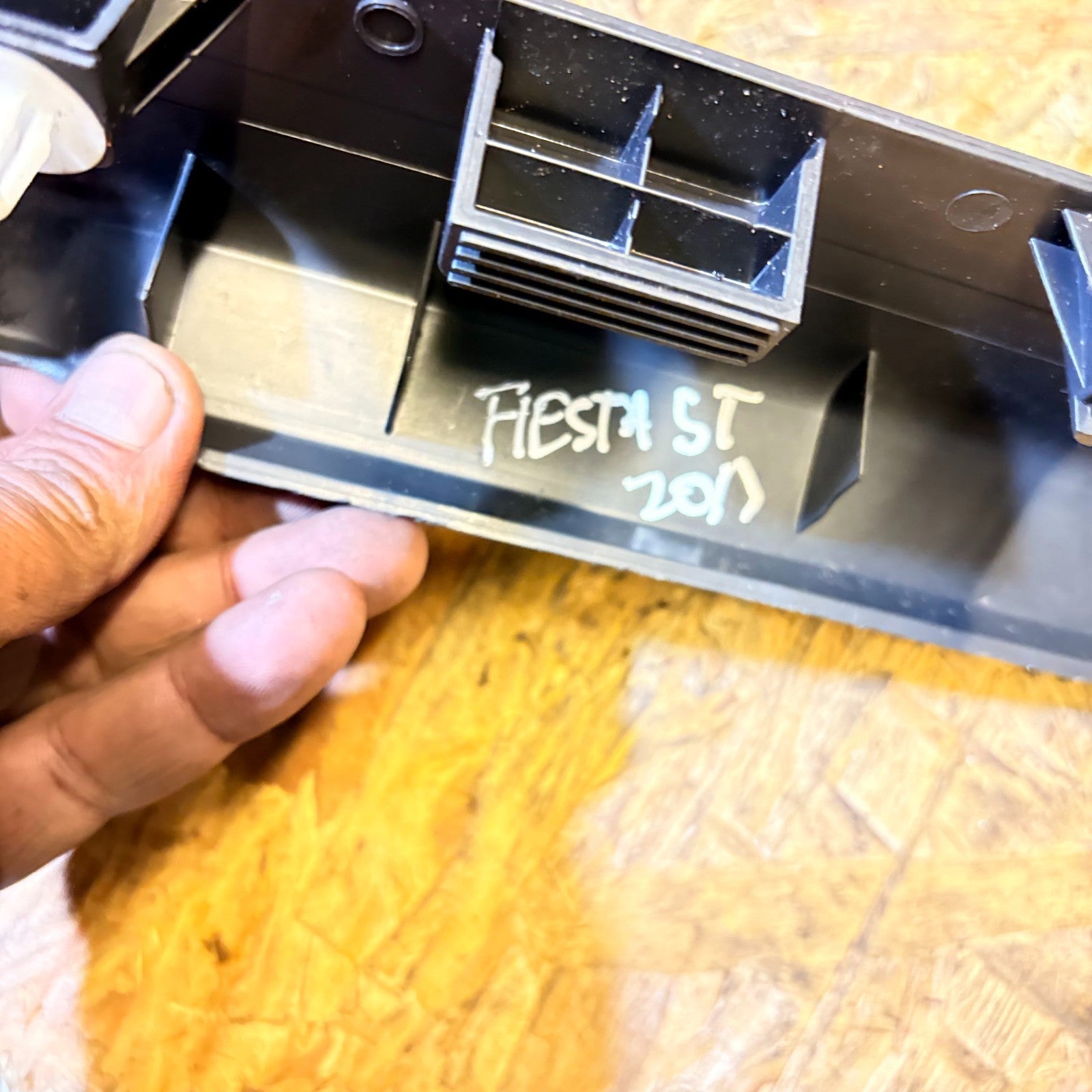 FORD FIESTA ST 2021OFFSIDE RIGHT FRONT SILL COVER TRIM PANEL 8A61A13200A