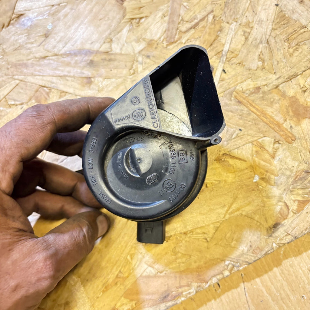 2010-2018 AUDI A1 LOW TONE HORN ALARM SIREN 8X0 951 229 D WITH BRACKET