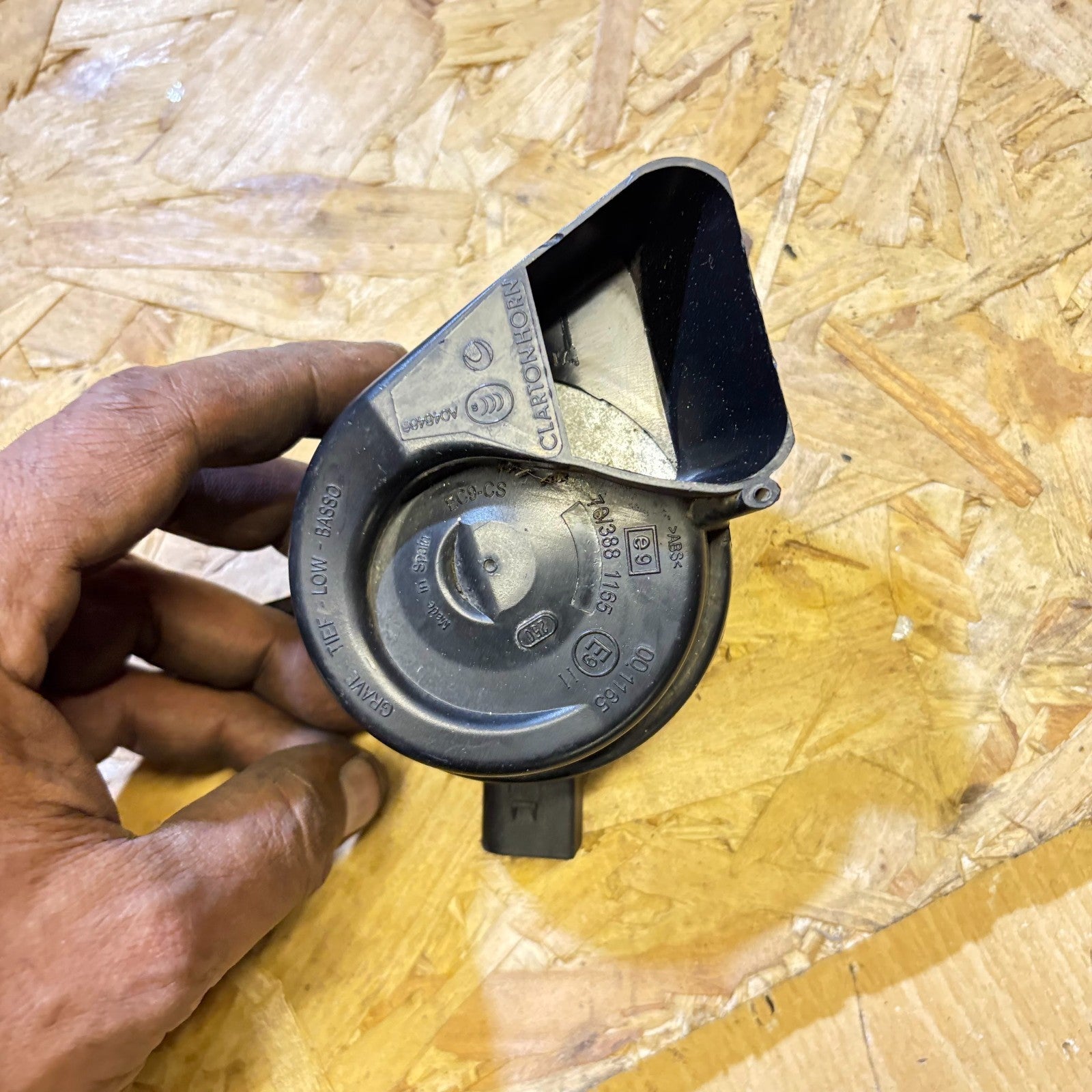 2010-2018 AUDI A1 LOW TONE HORN ALARM SIREN 8X0 951 229 D WITH BRACKET