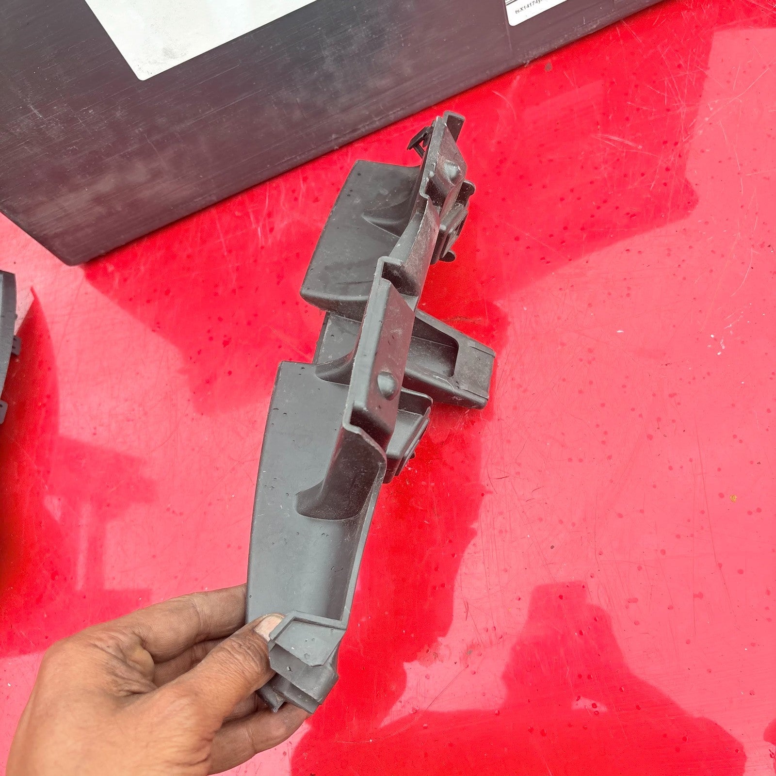 VOLVO Passenger Side Rear Left BUMPER BRACKET 30657218