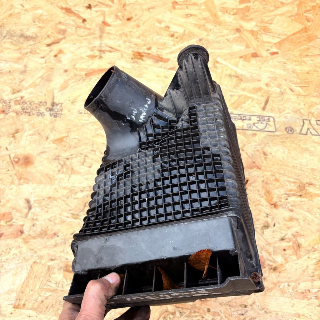 RENAULT MEGANE MK2 2004 1.6 PETROL AIR INTAKE BOX 8200401500 8200176558