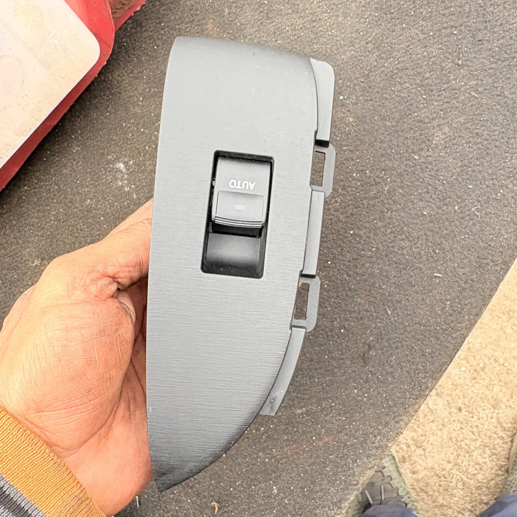 2009-2015 TOYOTA PRIUS 1.8 HYBRID DRIVER SIDE RIGHT REAR WINDOW CONTROL SWITCH
