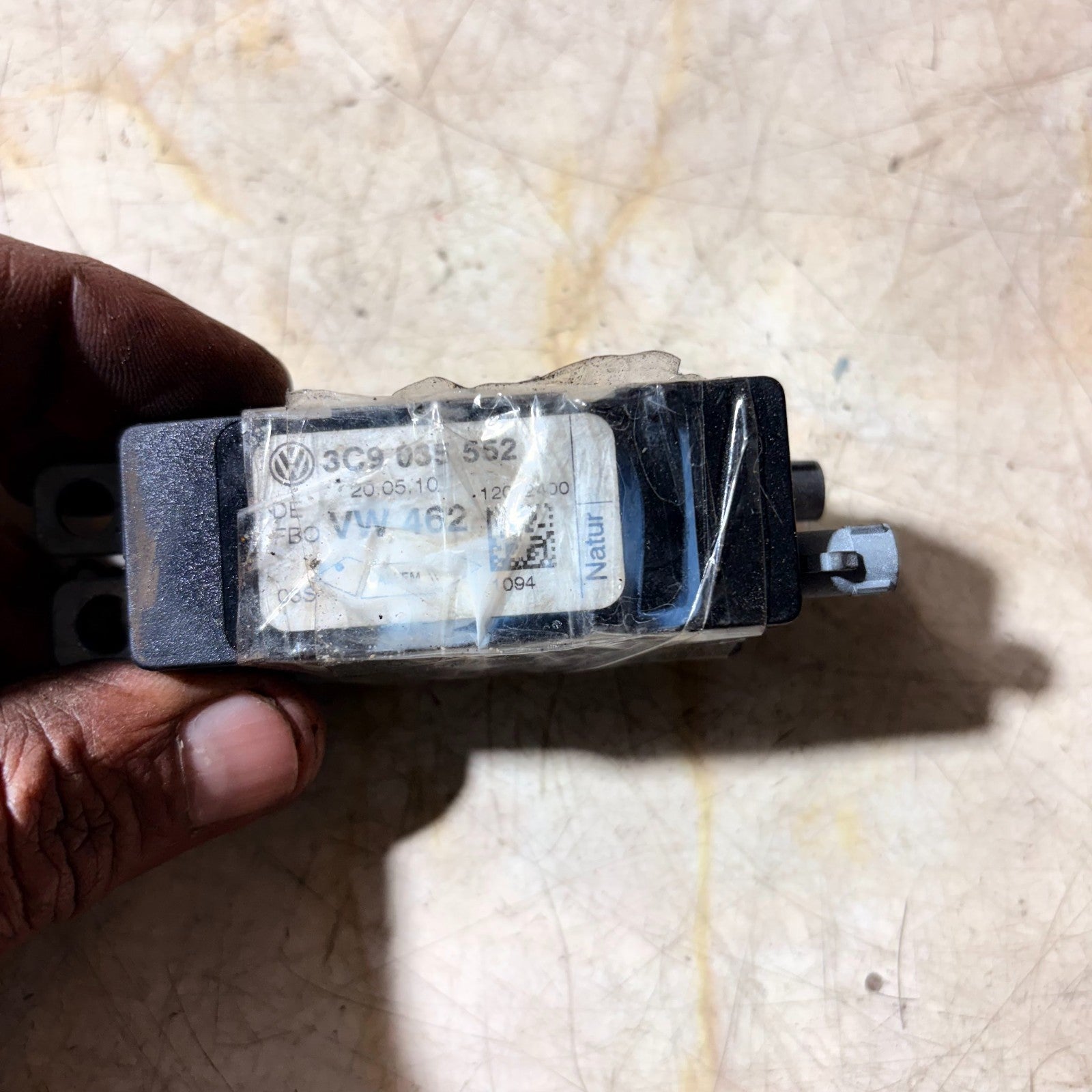 VW Passat B6 2006-2011 Radio Aerial Antenna Amplifier Booster Module 3C9035552