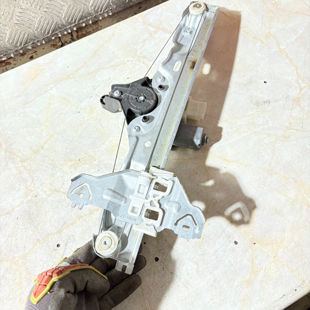 NISSAN QASHQAI WINDOW REGULATOR REAR DRIVER SIDE OFFSIDE 2014-2021 82700 HVO0C