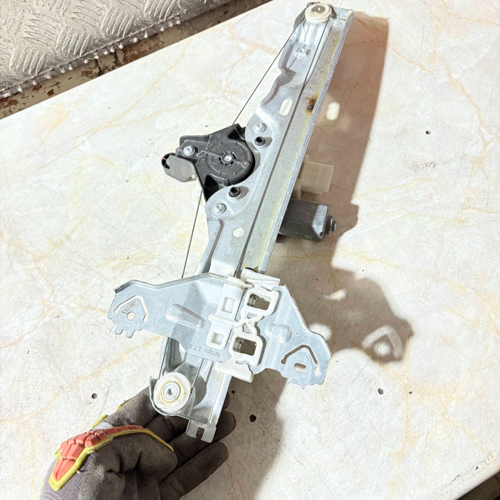 NISSAN QASHQAI WINDOW REGULATOR REAR DRIVER SIDE OFFSIDE 2014-2021 82700 HVO0C