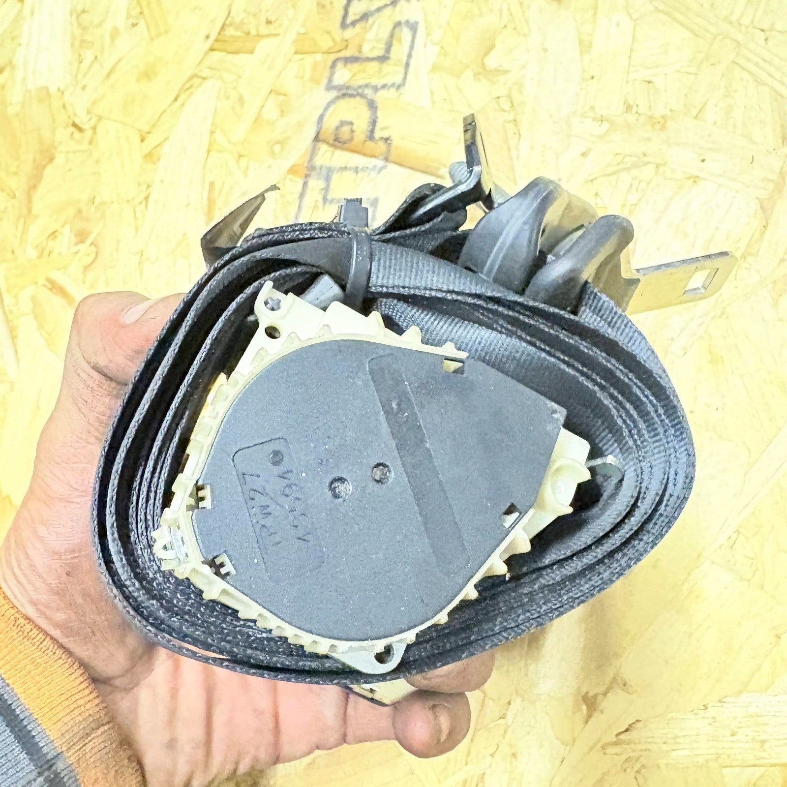 RENAULT TWINGO 2007-2008 3DR SEAT BELT REAR DRIVERS SIDE OFFSIDE RIGHT 33059526