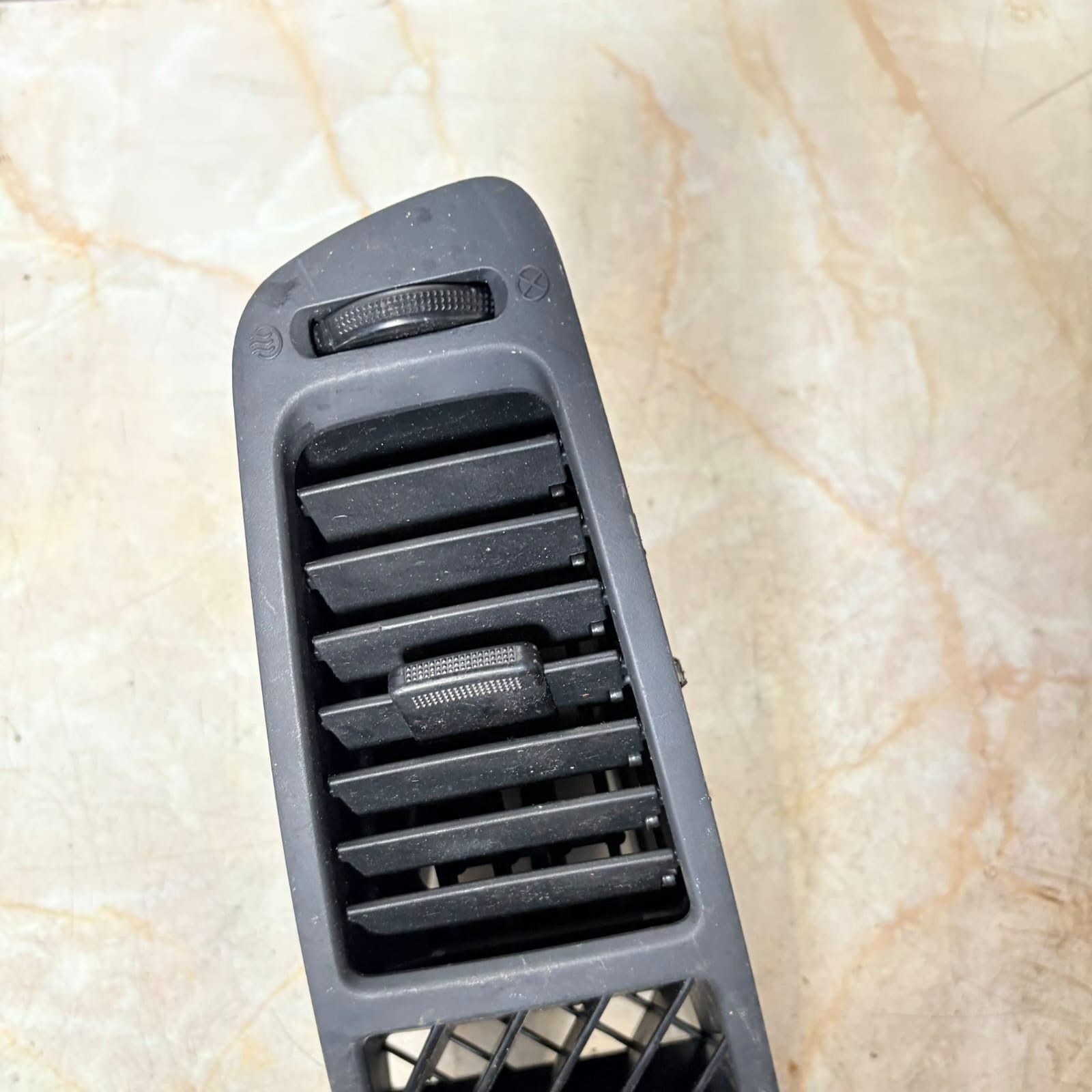 Kia Soul Mk1 2009-13 Front Left Passenger Dash Air Vent Trim Speaker 97450-2K000
