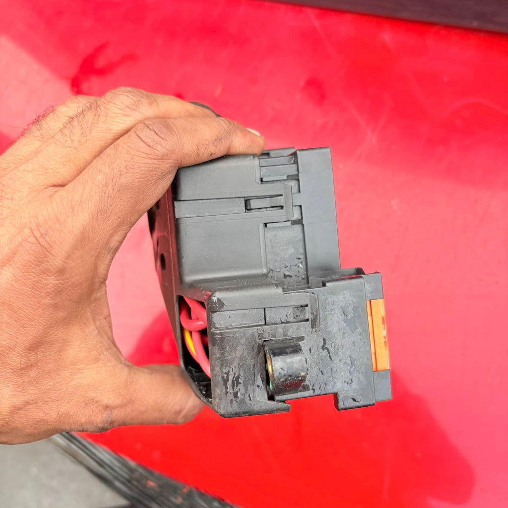 VOLKSWAGEN TOUAREG 7L 2008 3.0 TDI FUSE RELAY BOX 7L0941828A