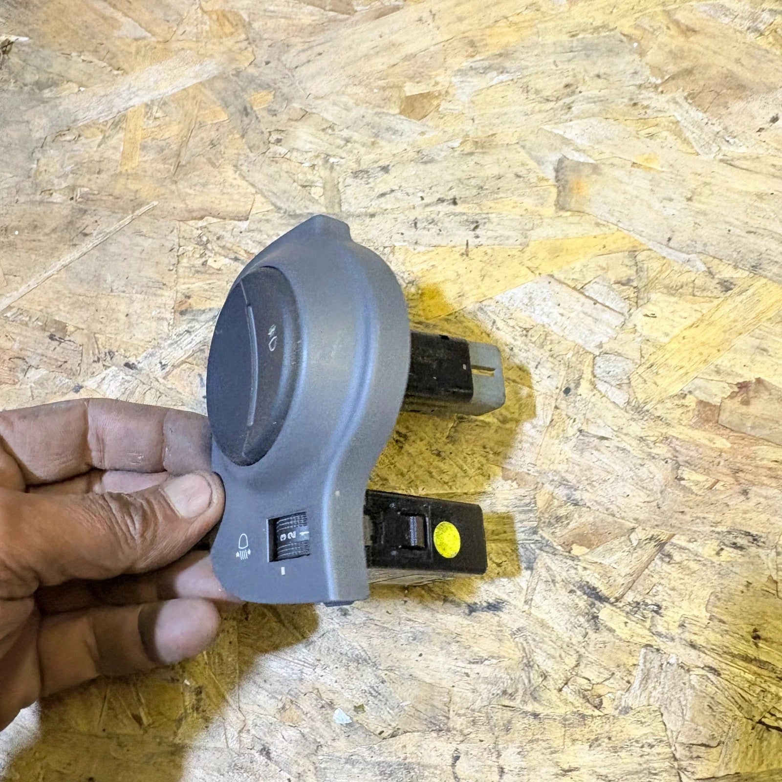 Kia Rio 2005-2011 Fog Light Switch 933101G900