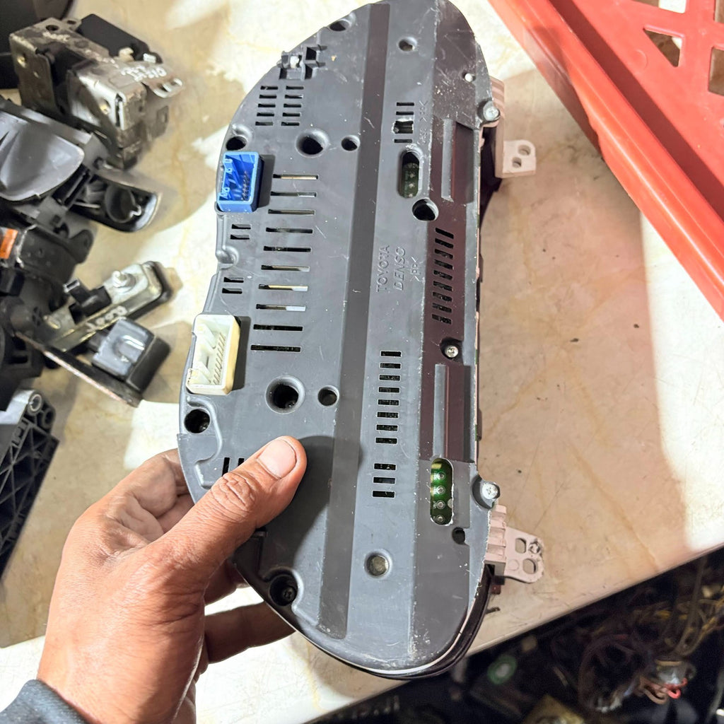 Toyota Avensis T25 2.2 D-4D Speedometer Instrument Cluster MB257430-5642