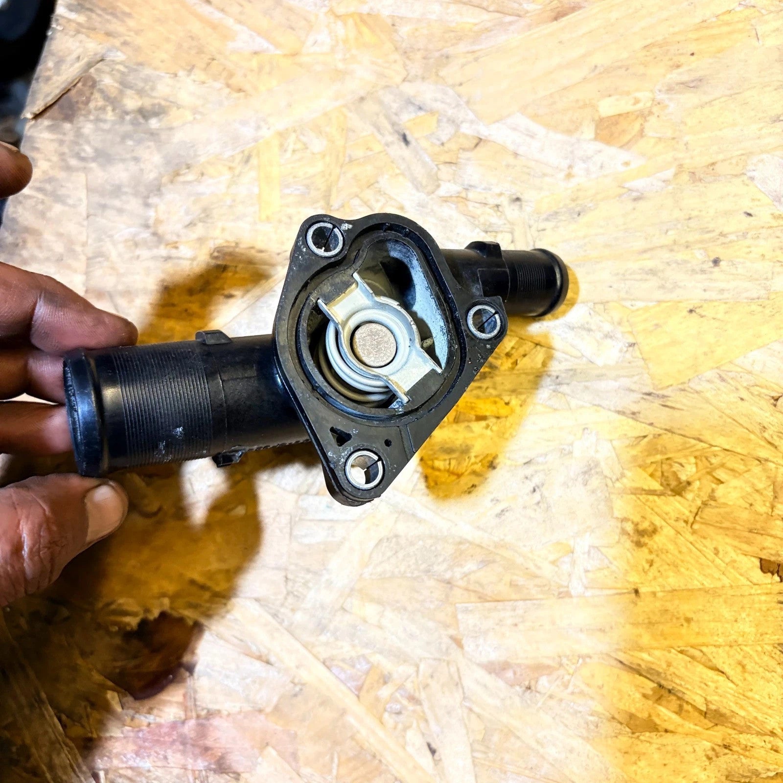 Thermostat housing for Renault
