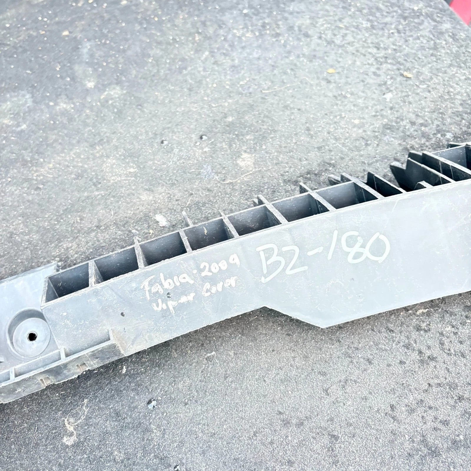 SKODA FABIA FRONT WIPER COWL TRIM SCUTTLE 2007 - 2010