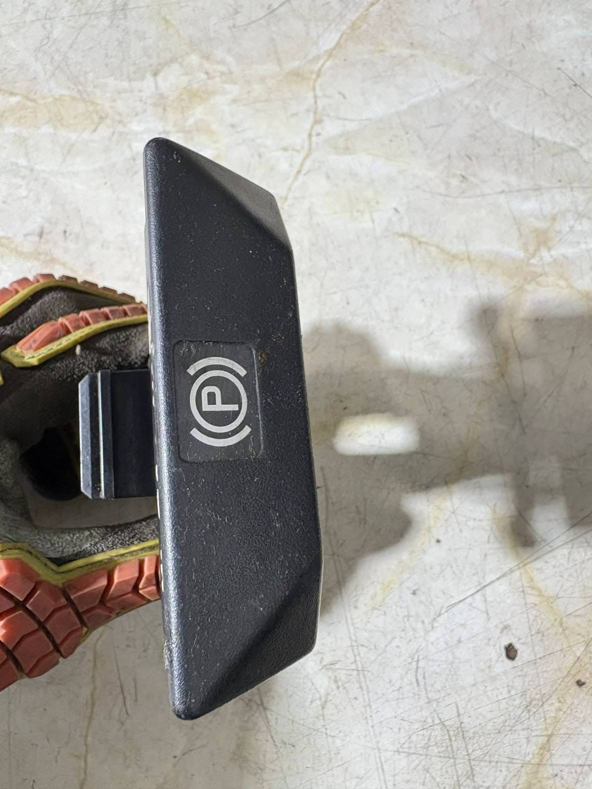 Mercedes ML320 W163 Handbrake/Parking Brake Release Handle A1636800077 98-03