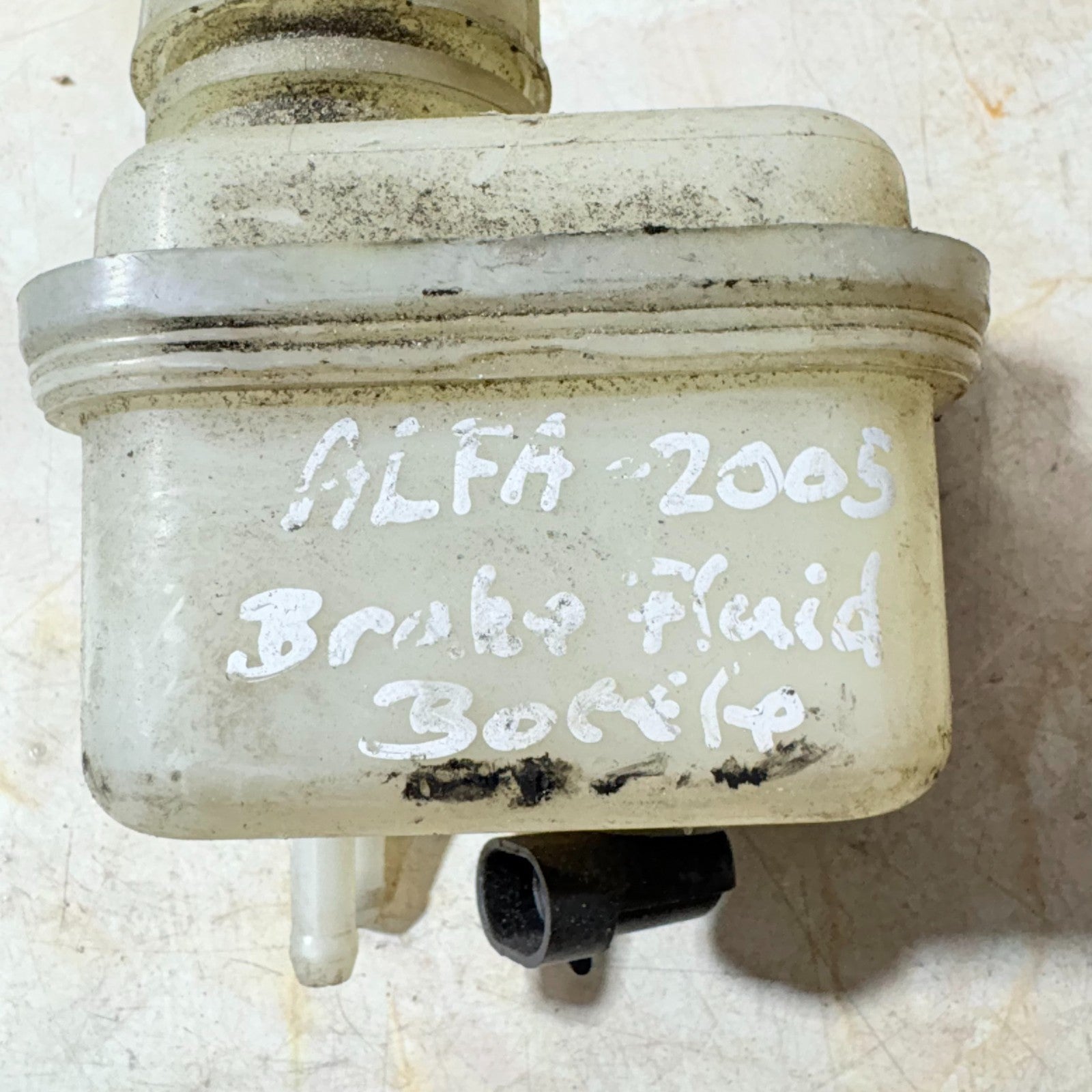 ALFA ROMEO BRAKE FLUID TANK RESERVOIR BOTTLE 2003-2010