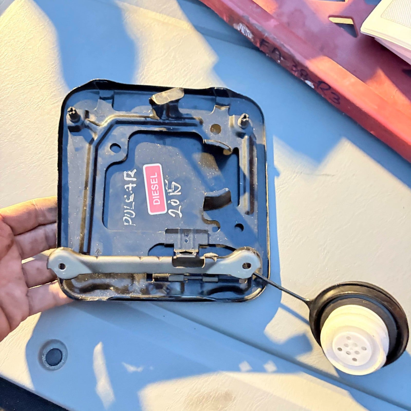 NISSAN PULSAR FUEL FILLER FLAP 2013-2019 5 DOOR