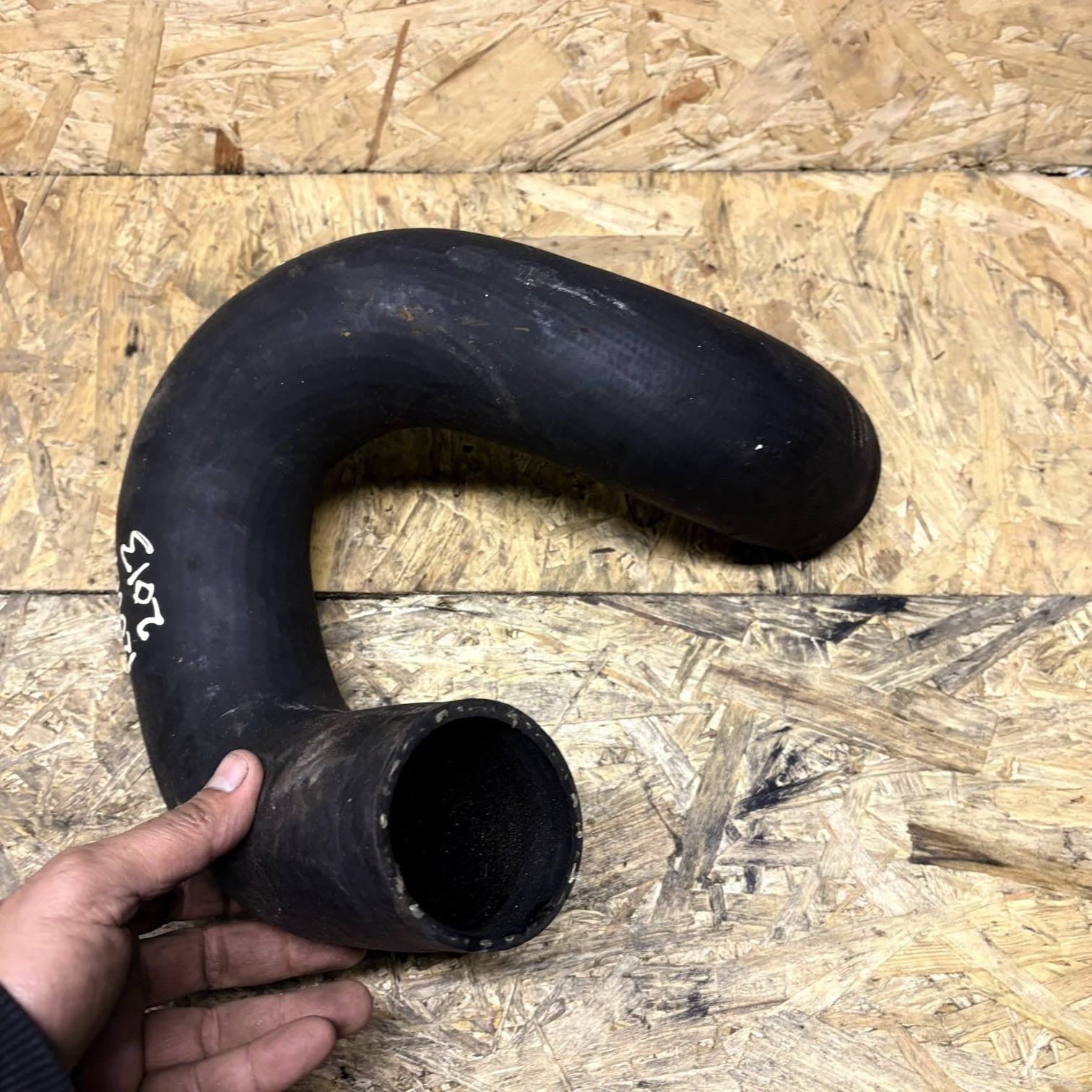RANGE ROVER TRANSPORTER IV 2013 INTERCOOLER PIPE TURBO HOSE AIR TUBE 701145832A