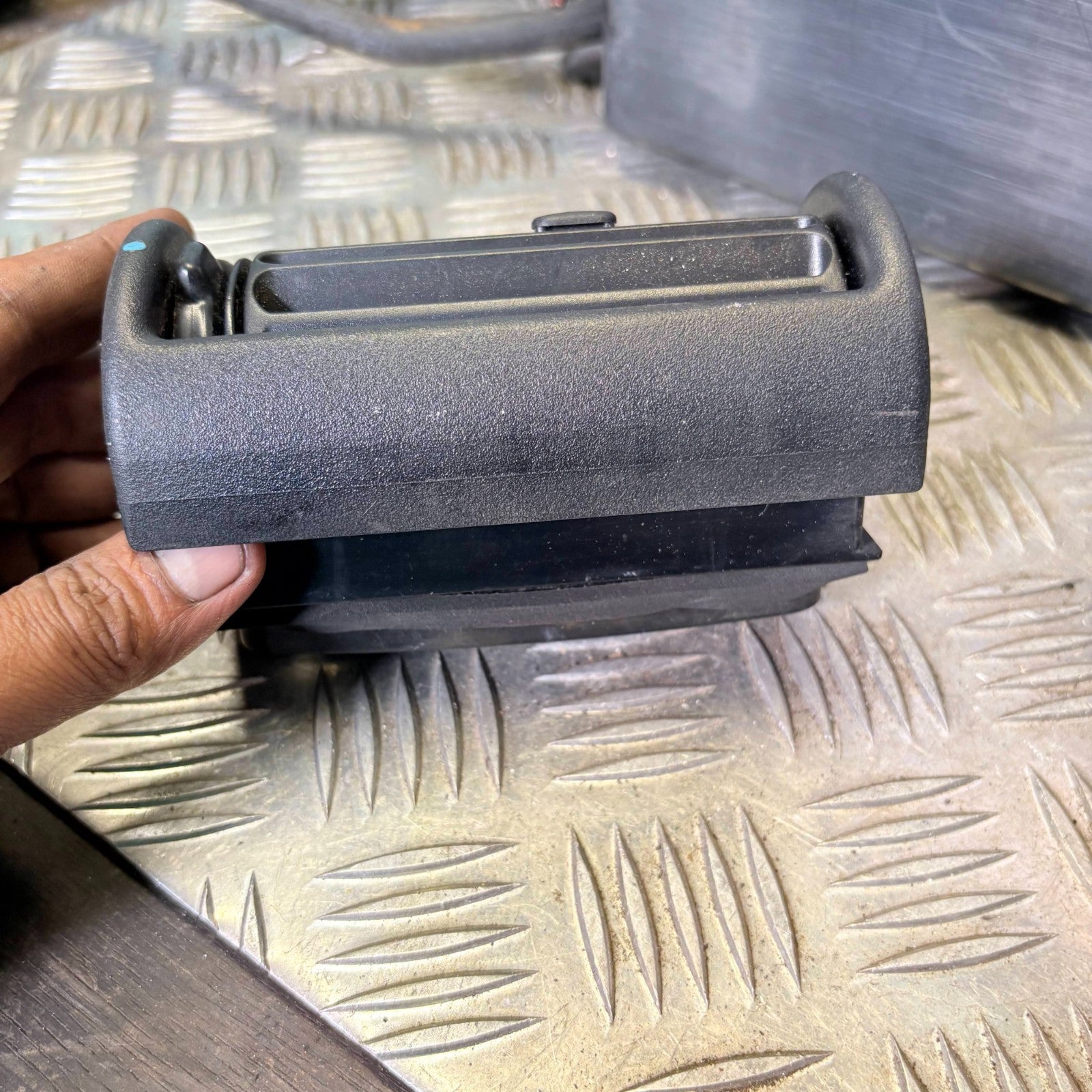 Land Rover Freelander 1 L314 1997-2006 OSF Driver Dash Air Vent MWC4078