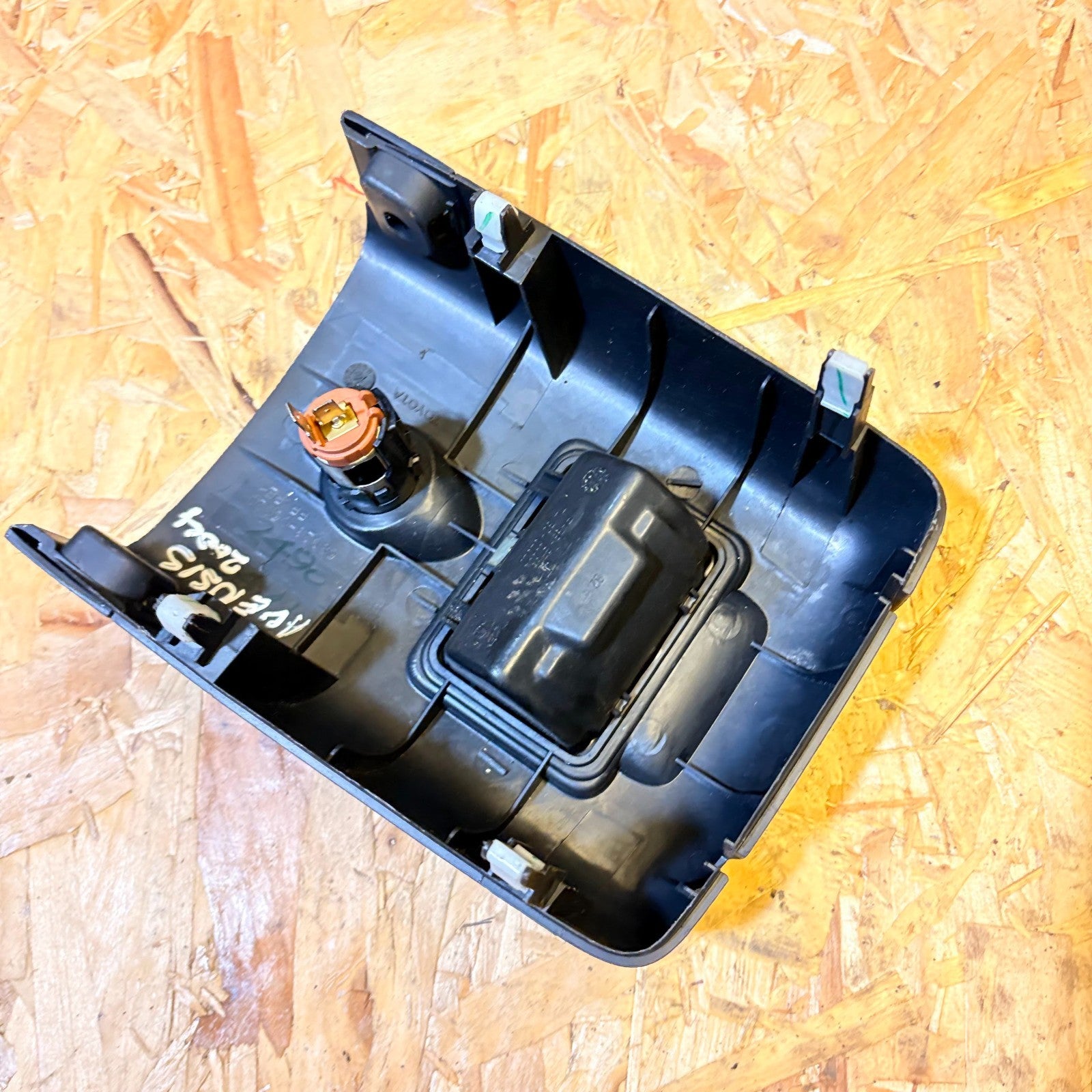 Toyota Avensis T25 03-08 Rear Console Ashtray 12V Socket Trim 58923-05020