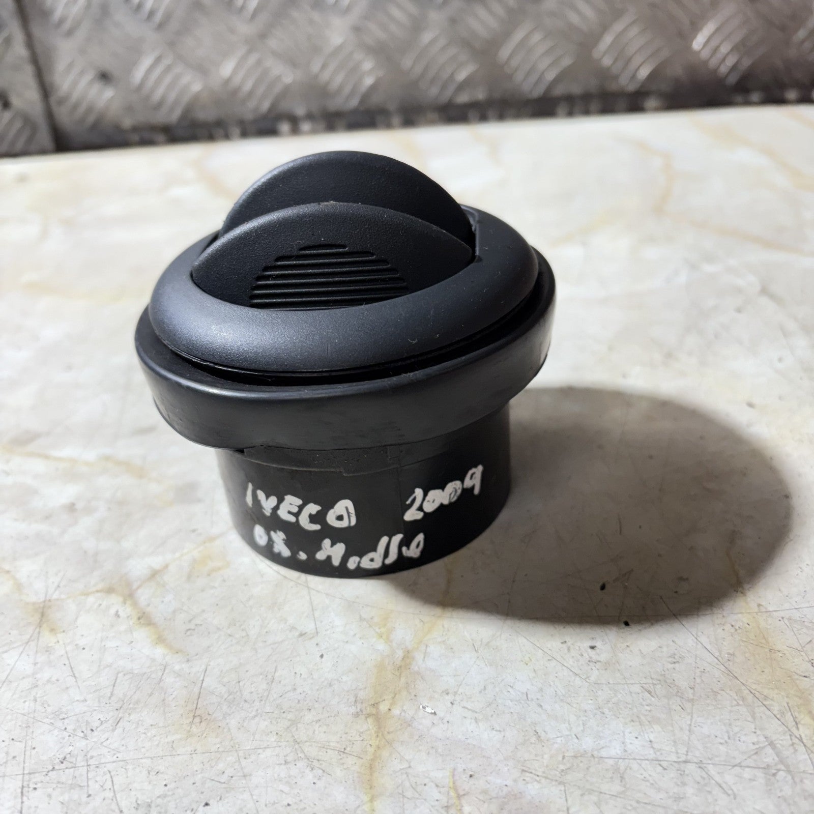 IVECO DAILY 2006-2012 MIDDLE AIR VENT 226536