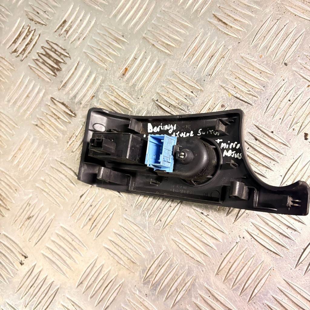 2005 CITROEN BERLINGO WING MIRROR AND HEADLIGHT ADJUSTER SWITCH