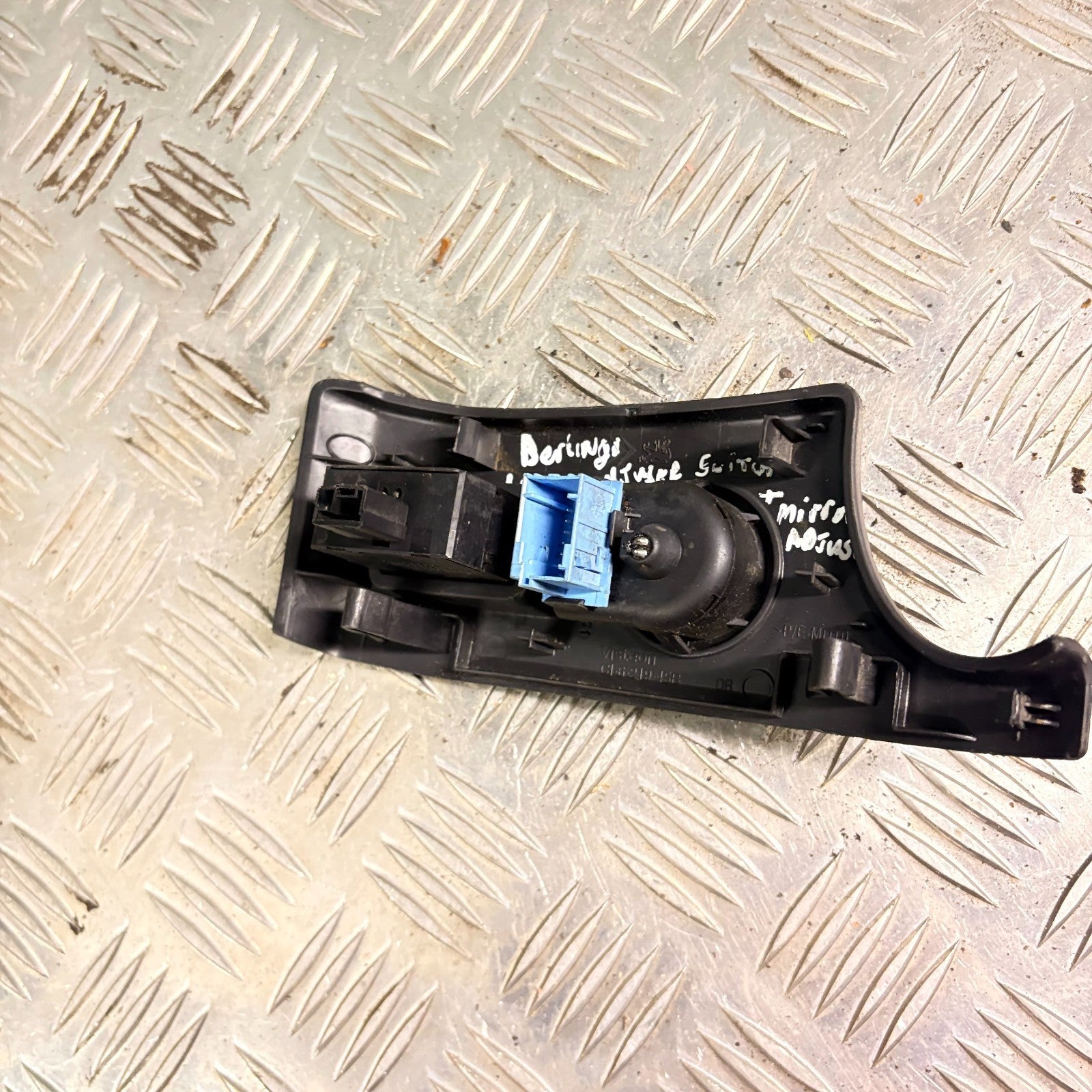 2005 CITROEN BERLINGO WING MIRROR AND HEADLIGHT ADJUSTER SWITCH