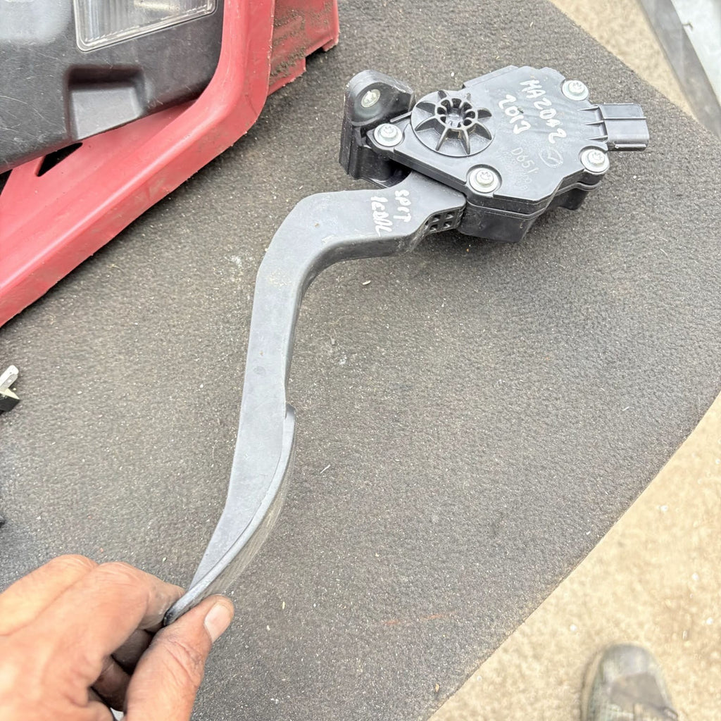 MAZDA 2 ACCELERATOR THROTTLE PEDAL 1.3 PETROL K4238-7400 (2013)