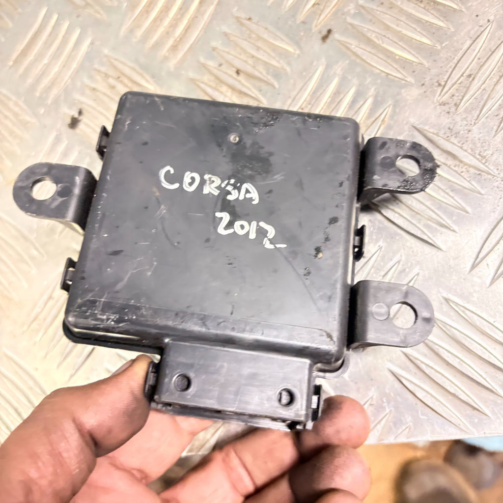 VAUXHALL CORSA 2012 PARKING PILOT CONTROL MODULE 13186725 BOSCH 0263004167