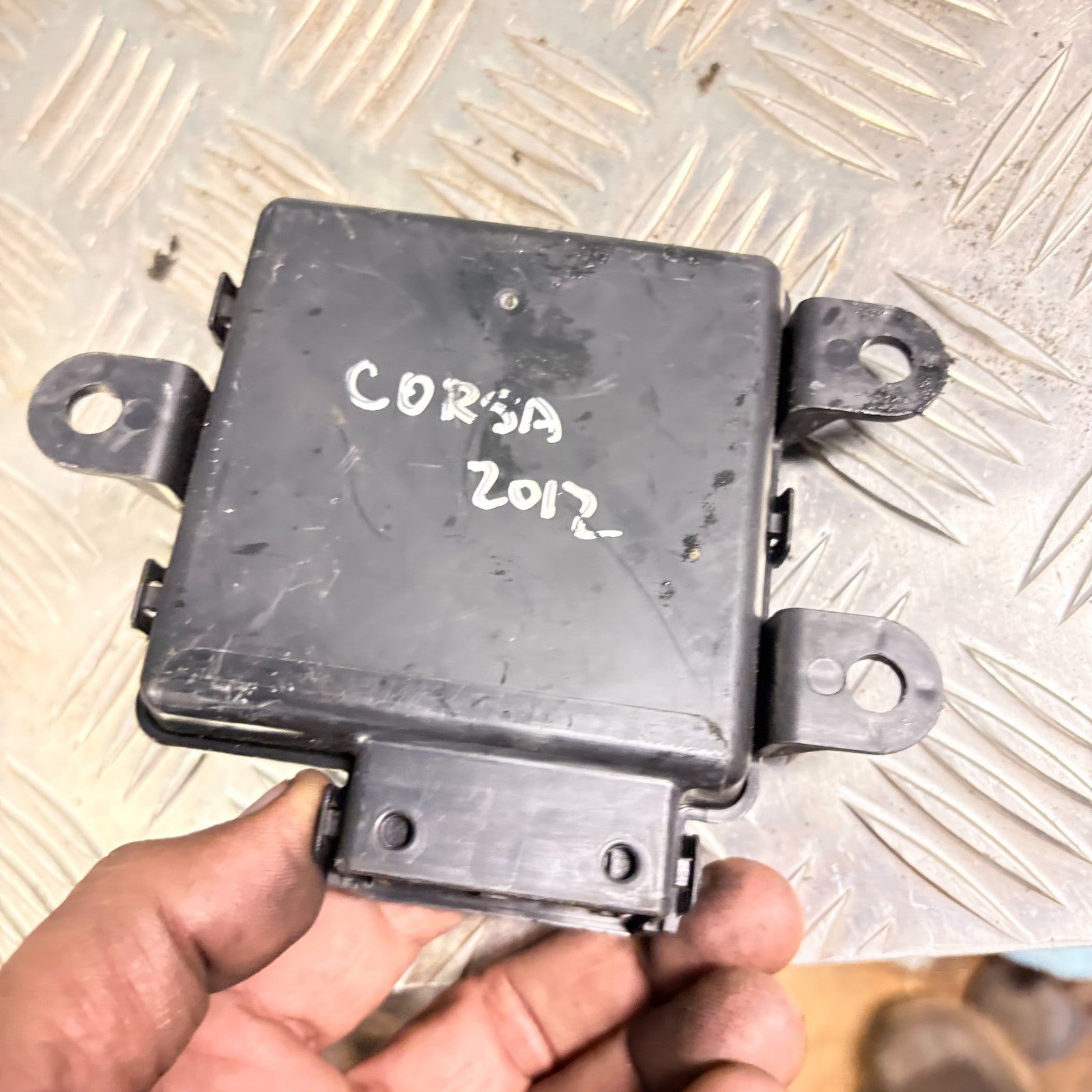 VAUXHALL CORSA 2012 PARKING PILOT CONTROL MODULE 13186725 BOSCH 0263004167