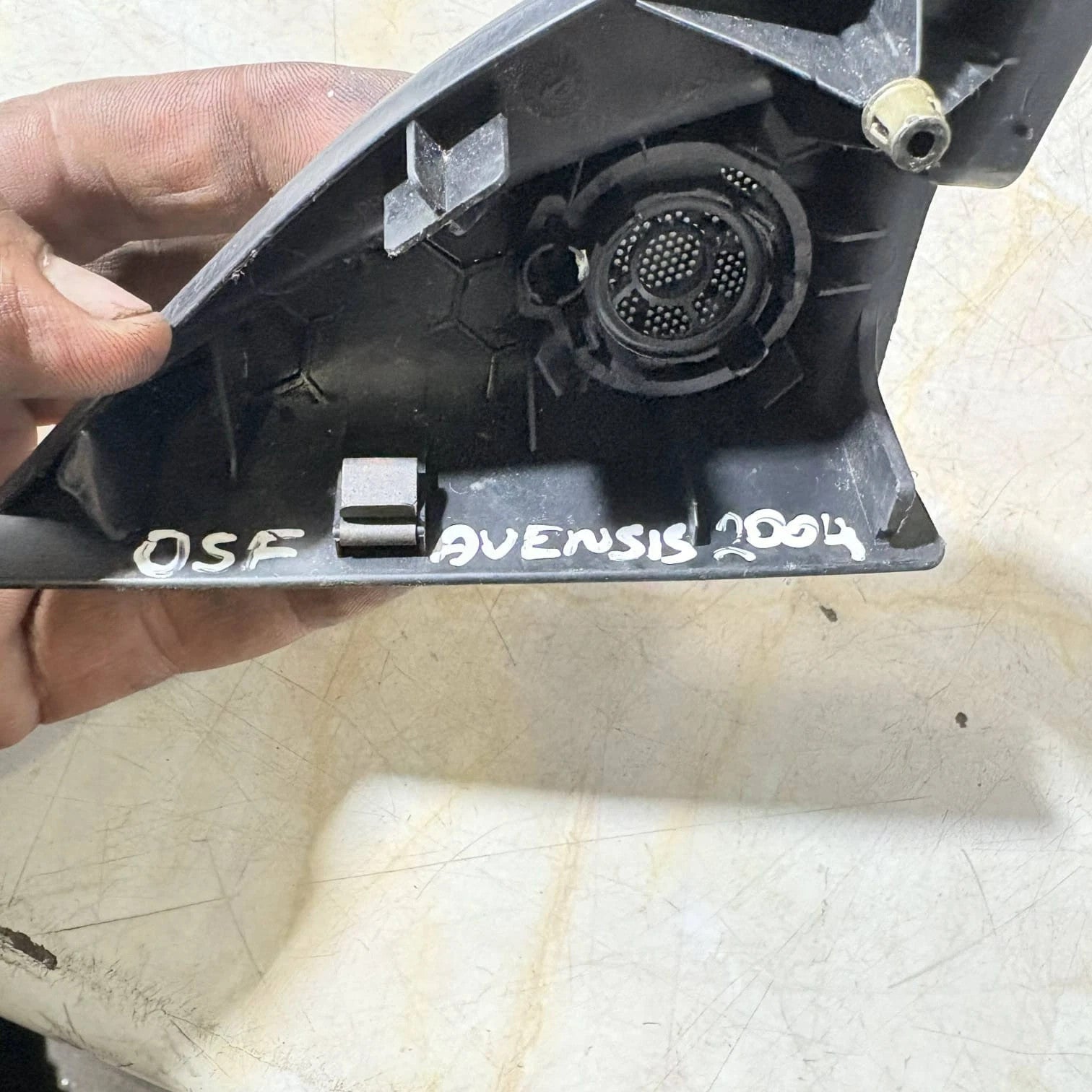 TOYOTA AVENSIS Driver Front SPEAKER TWEETER 67491-05060D with SURROUND TRIM 2004