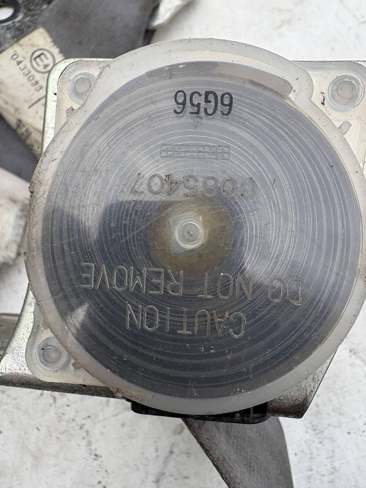 Toyota Seat belt-rear right side C085407