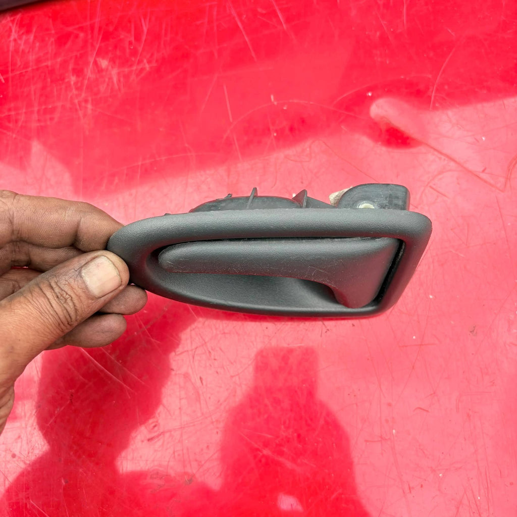 RENAULT MASTER DOOR INTERIOR HANDLE FRONT Right 7700830078, 91127201