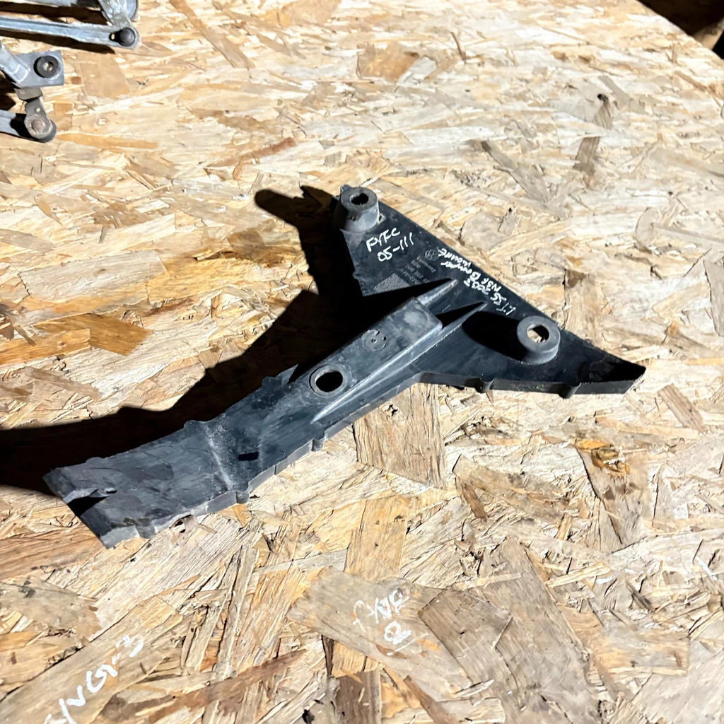 VW LT 35 1996?2006 Front Left Passenger Side Bumper Mount Bracket 2D0807135