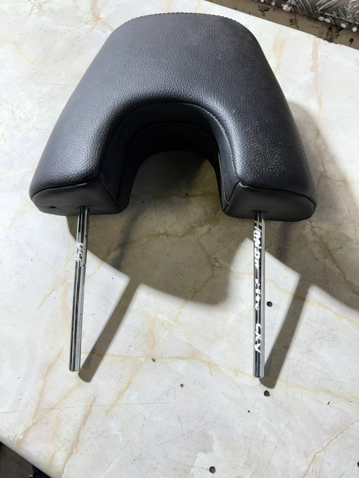 HONDA CRV 2007 FRONT RIGHT DRIVER SIDE BLACK LEATHER HEADREST