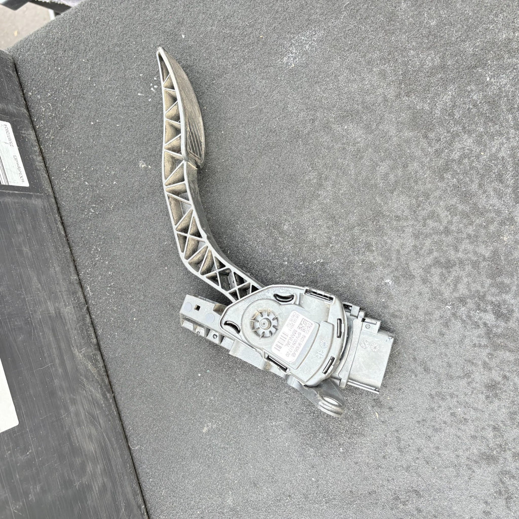 2011 FORD FIESTA ACCELERATOR THROTTLE PEDAL 8V21-9F836-AB