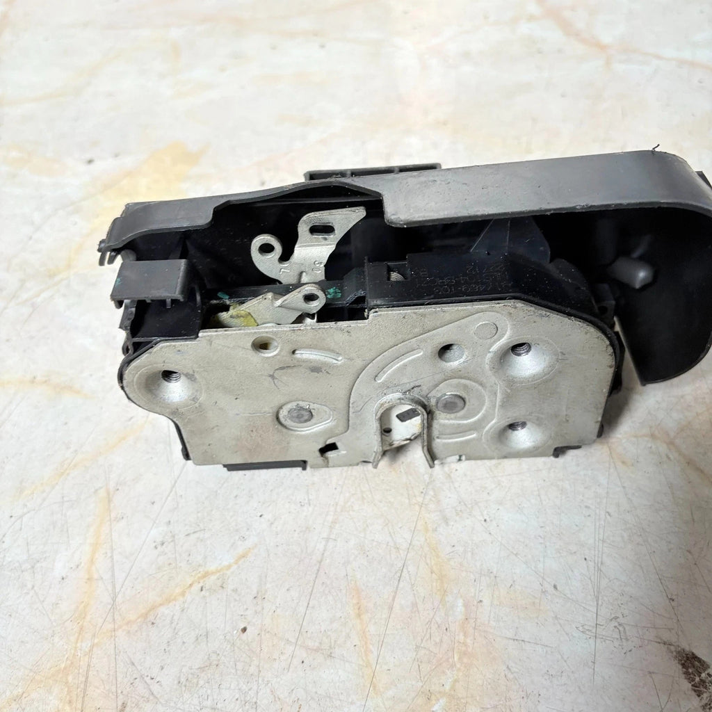 FORD B MAX DOOR LOCK BOTTOM CATCH FRONT LEFT AV1A-R21813-DC MK1 2012