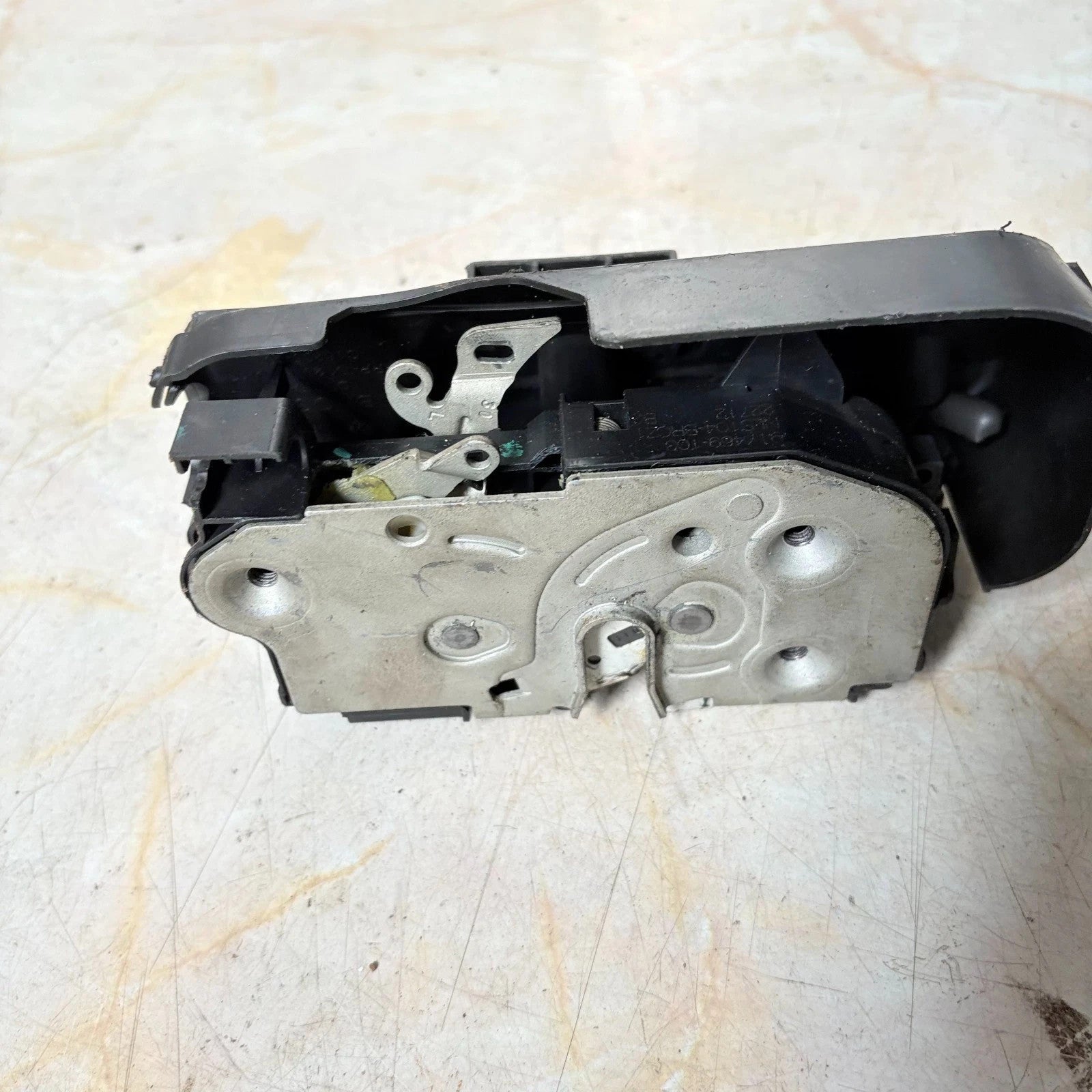 FORD B MAX DOOR LOCK BOTTOM CATCH FRONT LEFT AV1A-R21813-DC MK1 2012