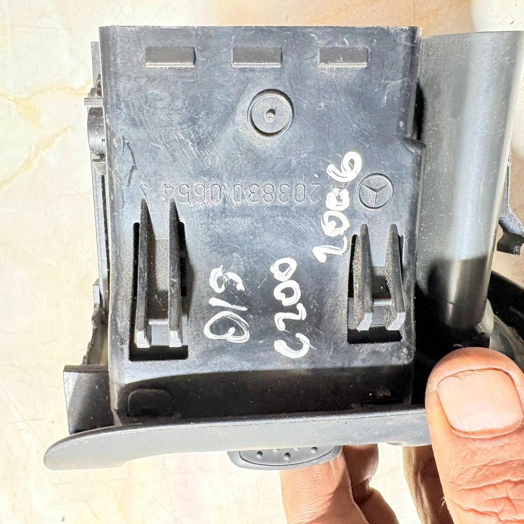 Mercedes C-Class drivers side dash air vent assembly (2000-2006)