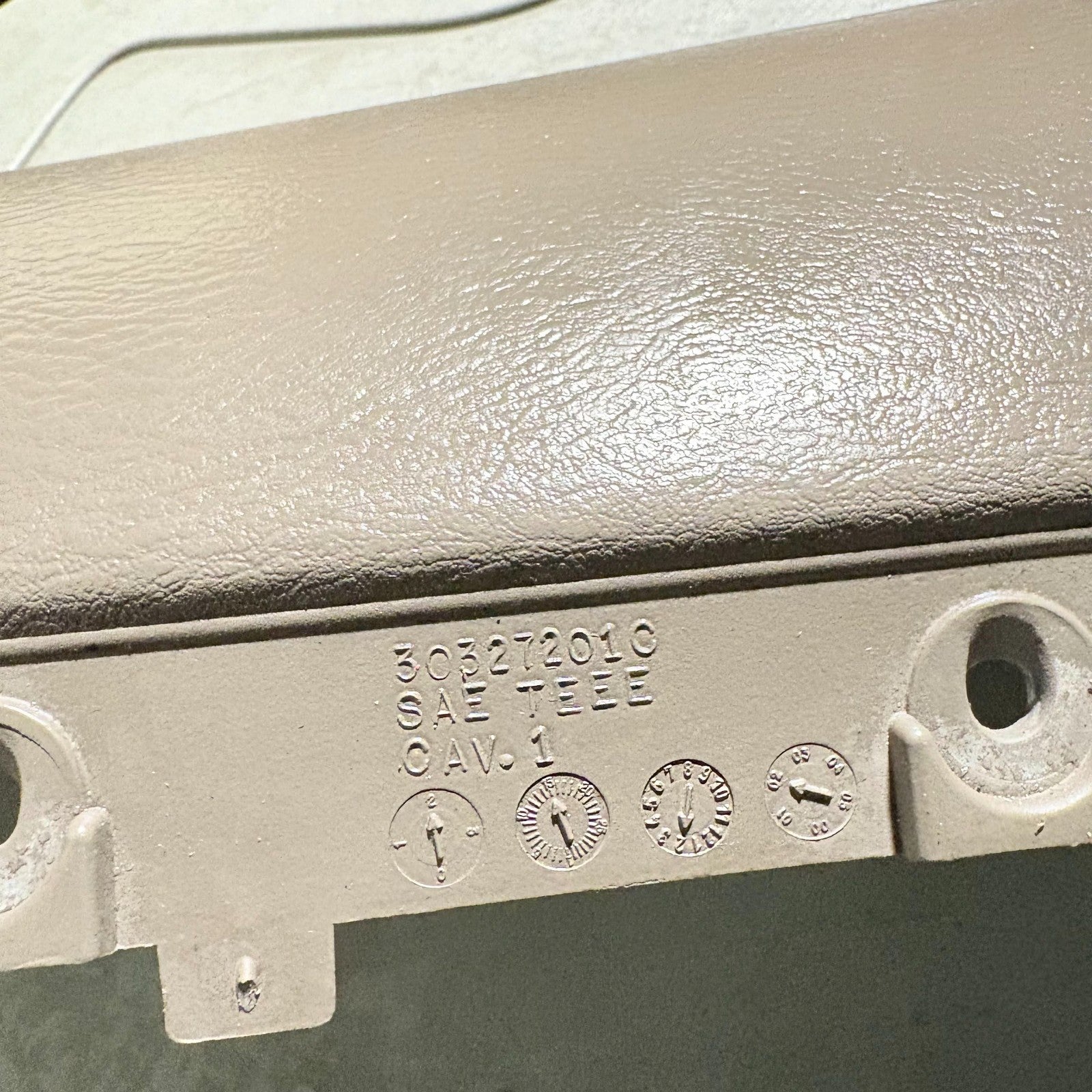 JEEP CHEROKEE 2002 PASSENGER SIDE VENT & TRIM COVER