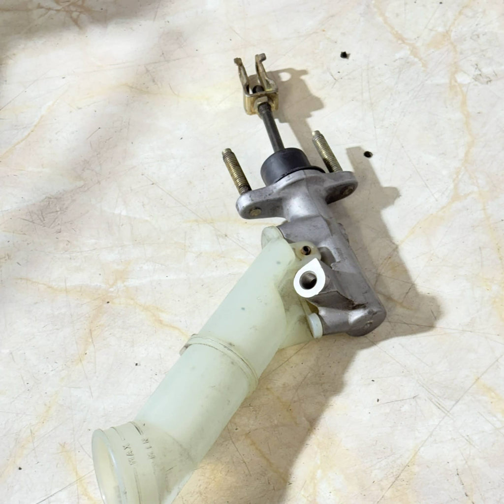 TOYOTA COROLLA VERSO PETROL 1.4 5DR CLUTCH MASTER CYLINDER 31454-16010
