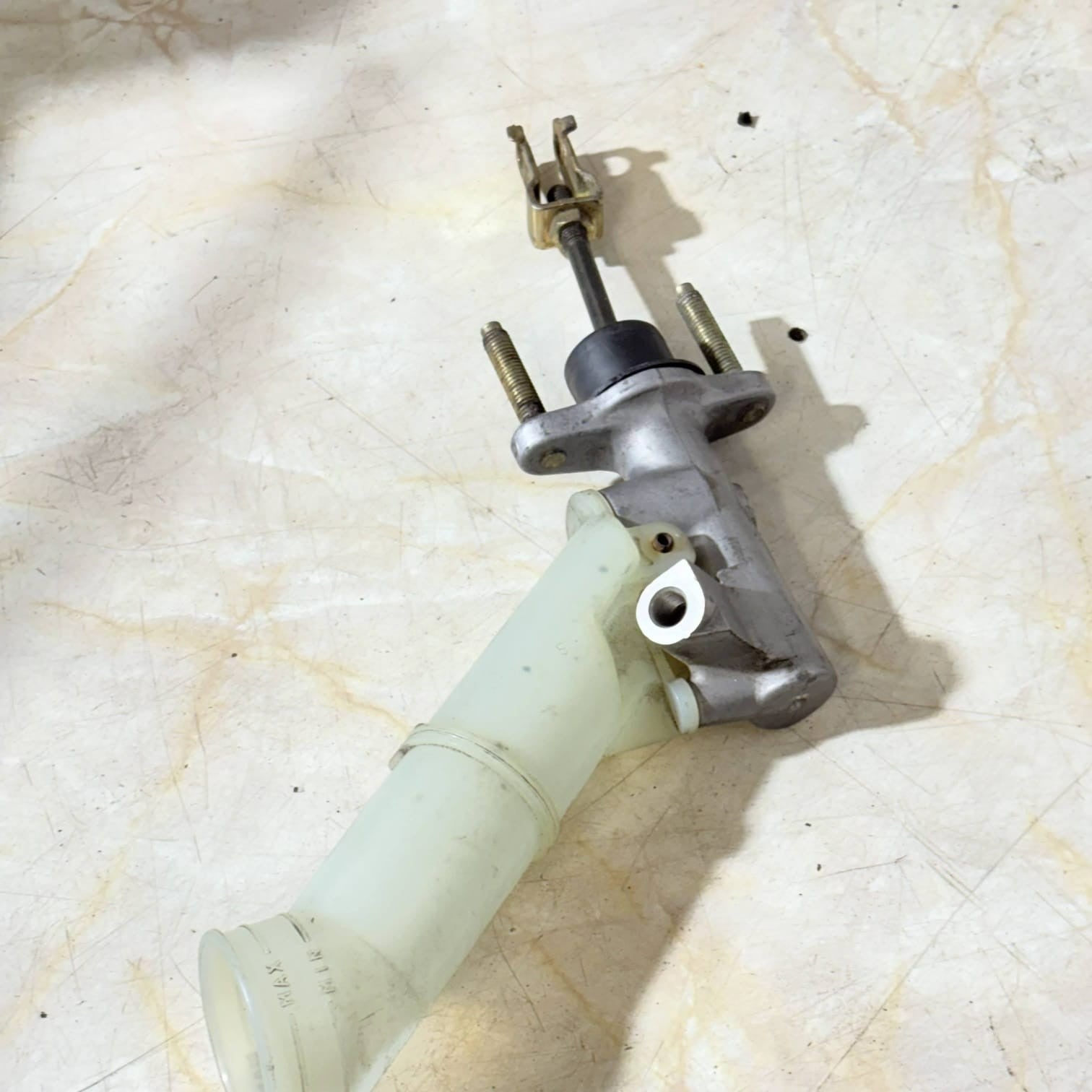 TOYOTA COROLLA VERSO PETROL 1.4 5DR CLUTCH MASTER CYLINDER 31454-16010